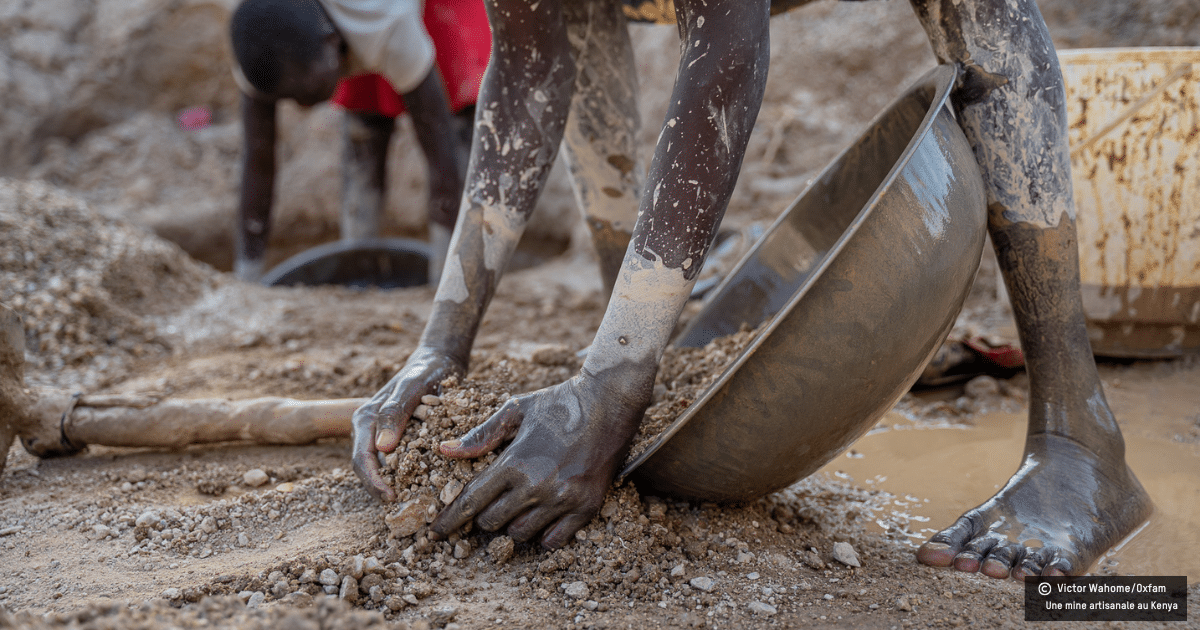 Une femme qui travaille dans une mine artisanale au Kenya