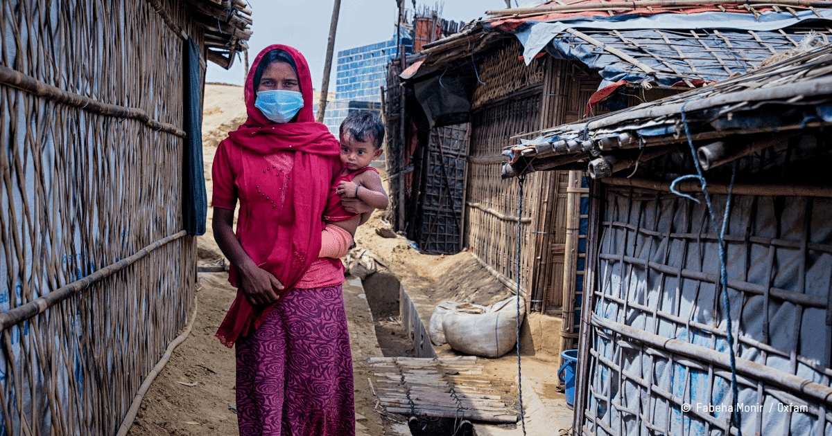 une femme et sa fille dans le camp de personnes réfugiées de Cox Bazar au Bangladesh