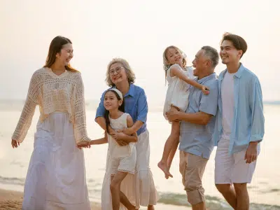 famille au coucher de soleil