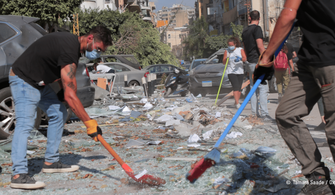 nettoyage des débris après les explosions qu Liban